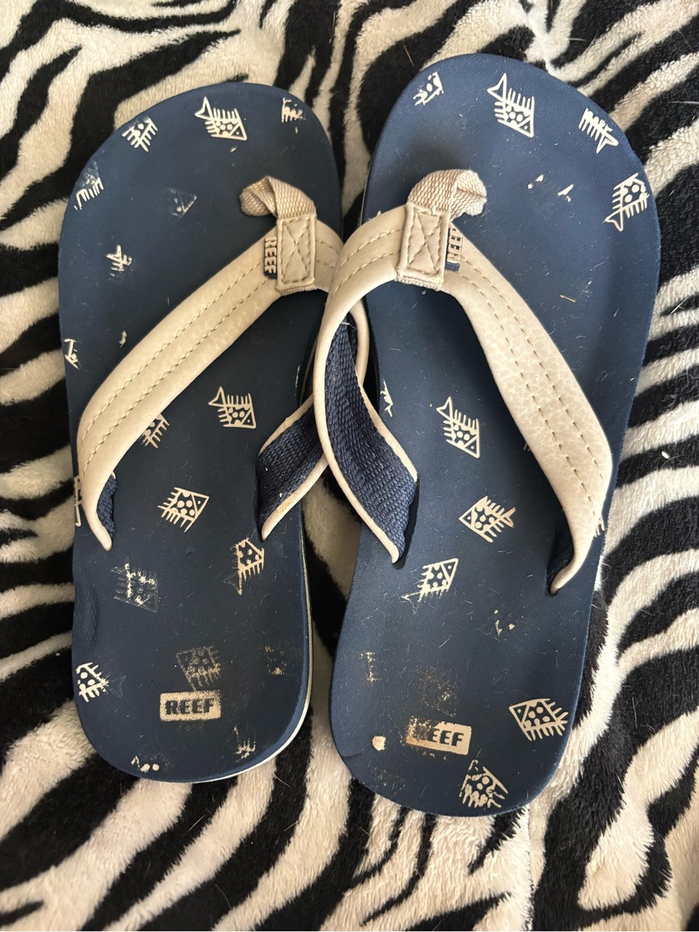 Reef Kids Navy and Tan Fish Print Flip Flops